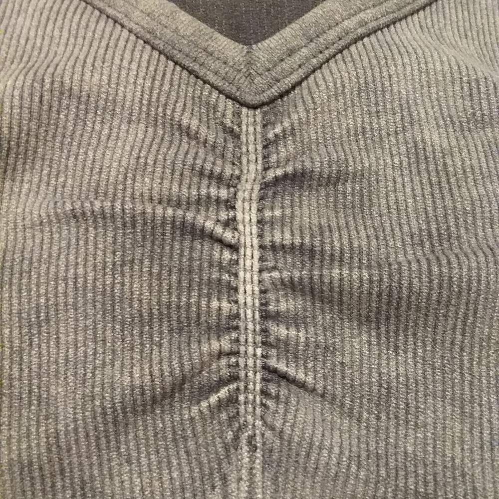 🎉2 for $70🥳PINK Seamless Ribbed L.S. V-Neck Top - Picture 5 of 13